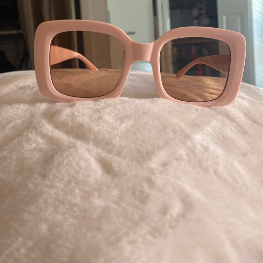 Oversize sunglasses
